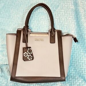 Kenneth Cole Reaction Handbag/Small Tote Gray, Black & White w/Flower tag.